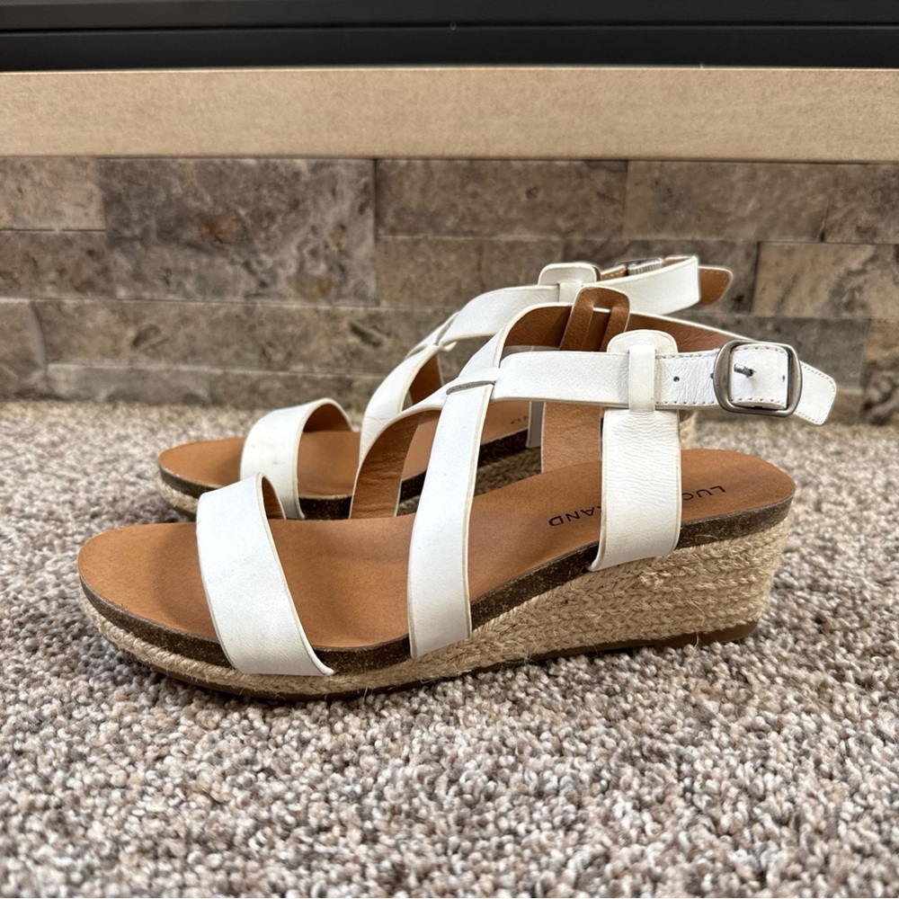 Girls Size 2M Lucky Brand White Wedge Sandals